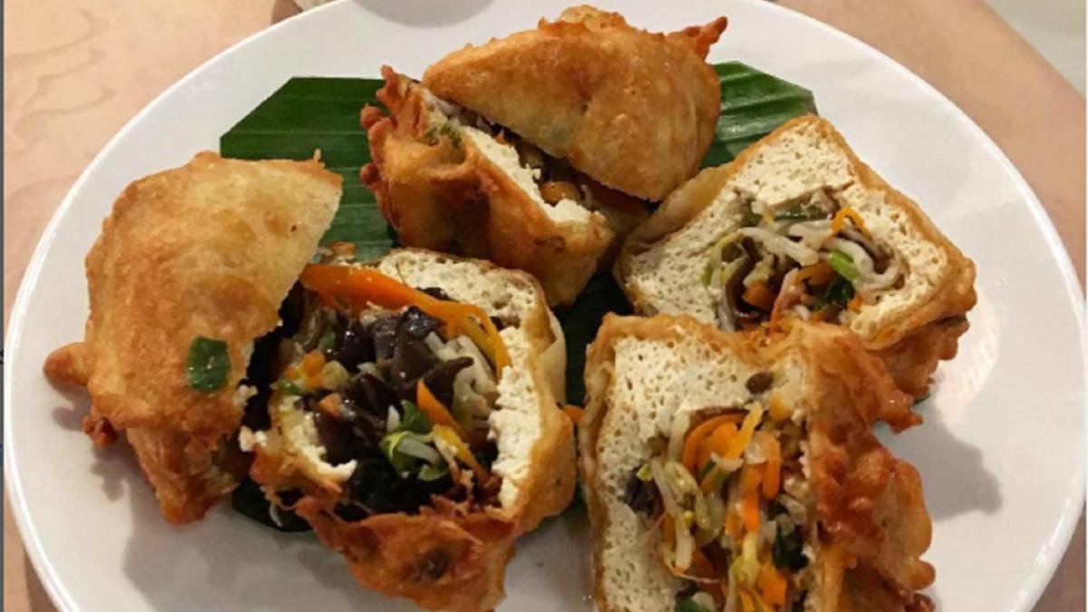Inilah cara mudah membuat Tahu Pong khas Semarang, Jawa Tengah, kuncinya tahu kopong bertekstur ringan dan saus petis dengan rasa manis dan gurih khas