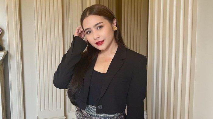 Prilly Latuconsina dulu naik daun gegara sinetron Ganteng-ganteng Serigala.