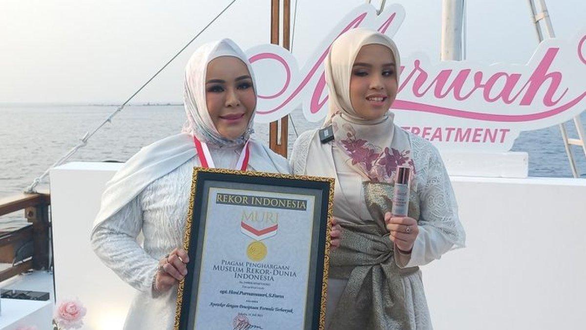 putri ariani dan ibu foto