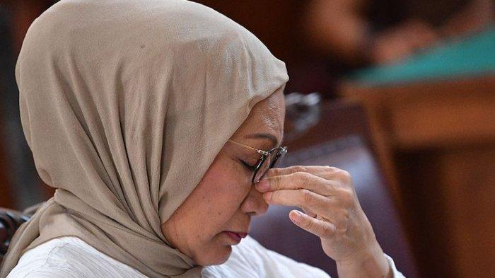 Ratna Sarumpaet dipolisikan cucu sendiri.
