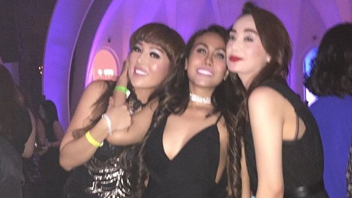 Ratu Meta dan teman-temannya.