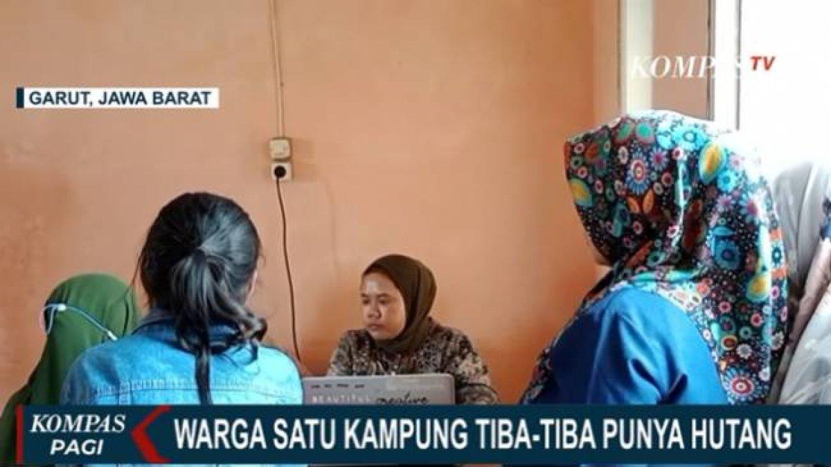 Ratusan warga Desa Sukabakti di Kecamatan Tarogong Kidul, Kabupaten Garut, Jawa Barat tiba-tiba memiliki utang. Warga berbondong-bondong membuat surat pernyataan tidak pernah meminjam uang.