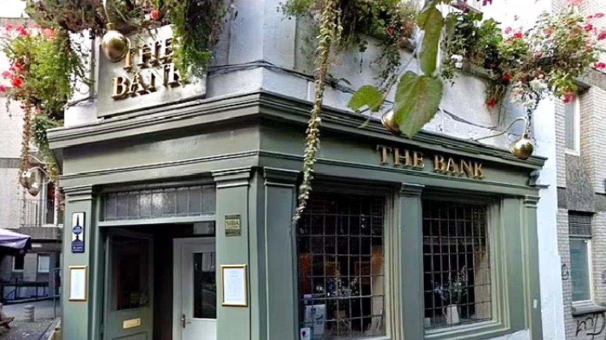 Restoran The Bank yang terkenal di Bristol, Inggris.