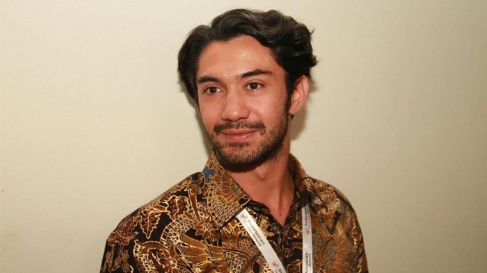 Reza Rahadian merinding saat akting mandikan jenazah