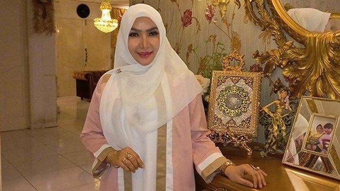 Inilah profil dan akun medsos Roro Fitria artis sensasional ini buat heboh usai pengakuannya alami kejadian buruk saat sedang di tanah suci