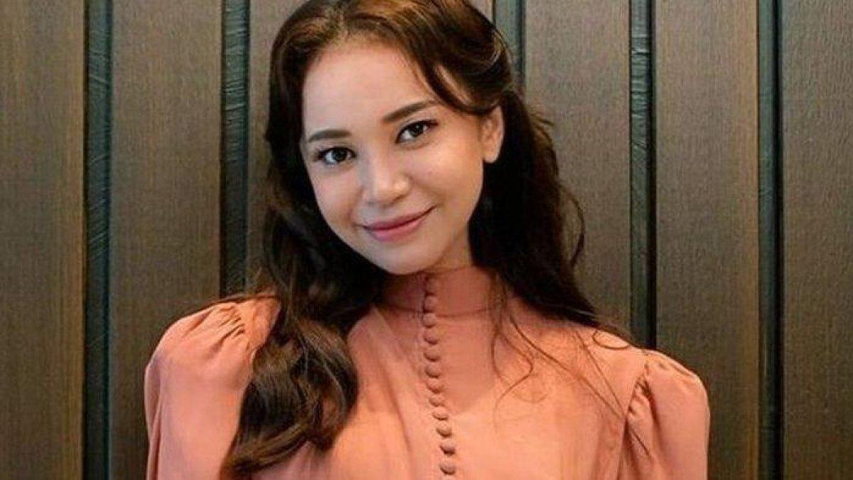 Rossa: Sri Rossa Roslaina Handiyani