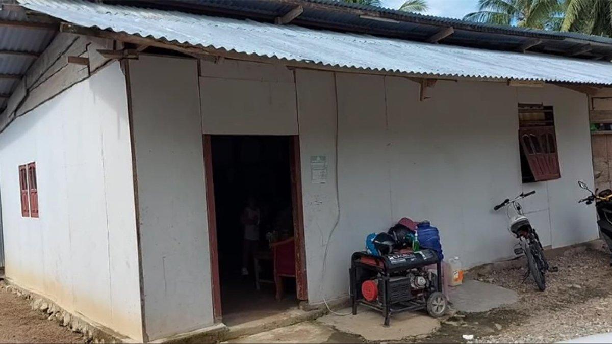 Rumah berdinding triplek, beralas tanap punya kamar super mewah bak hotel bintang 5.
