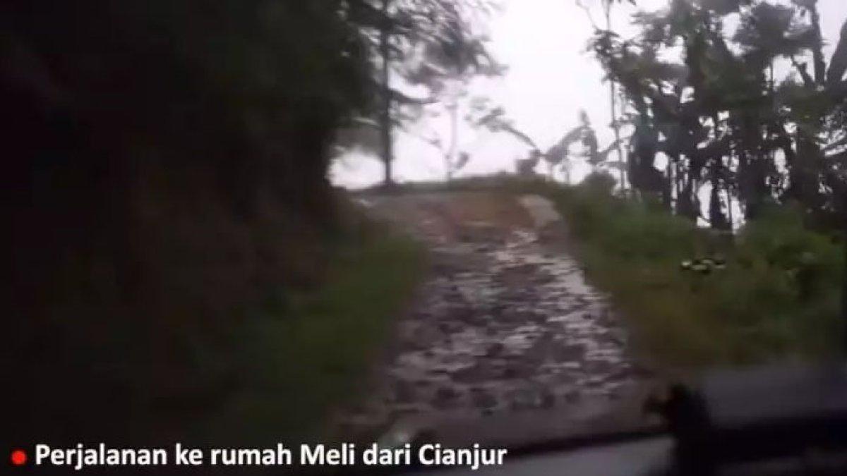 Rumah Meli lewati jalan terjal.