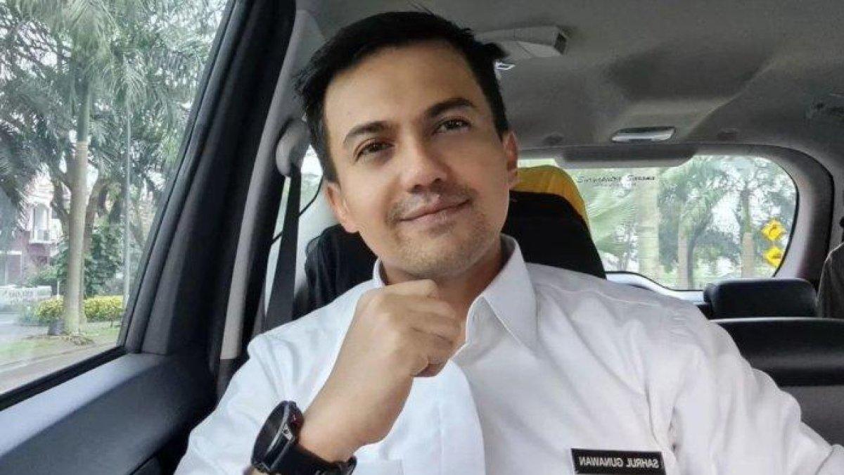 Sahrul Gunawan kini sudah go public dengan kekasih barunya, pengganti Ayu Ting Ting.