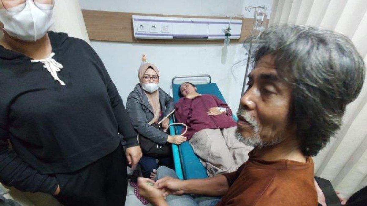 Salah satu warga Cimahi yang keracunan. Keracunan yang dialami warga puluhan tersebut diduga akibat mengonsumsi makanan berupa nasi boks yang dibagikan dari acara reses salah anggota DPRD. Kota Cimahi.