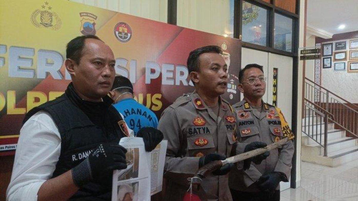satu bilah golok milik NEA
