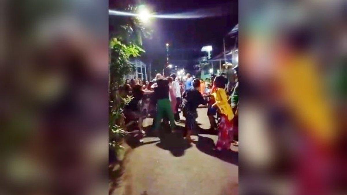 sejumlah emak-emak yang terlibat dalam aksi keributan