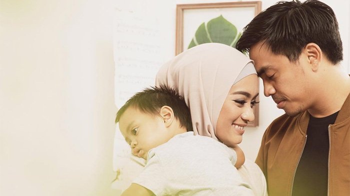 Ayudia Bing Slamet melahirkan anak pertamanya dibantu bidan