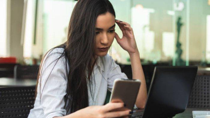 Seorang gadis salah memberikan nomor telepon ke pria yang disukainya. (Ilustrasi)