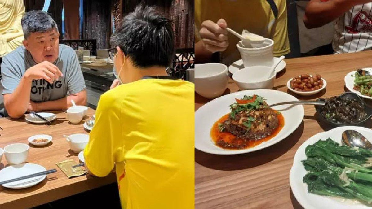 Mahasiswa makan cepat saji