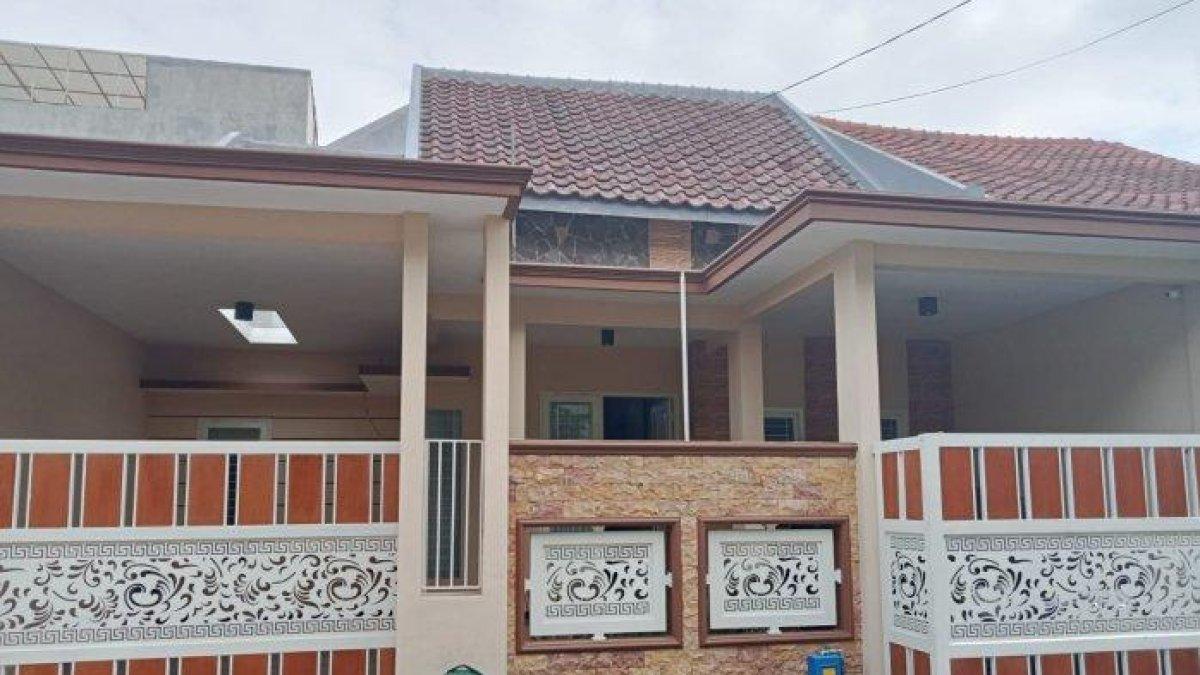Sepatu bermerek sering hilang ditaruh rak depan rumah, ternyata dicuri