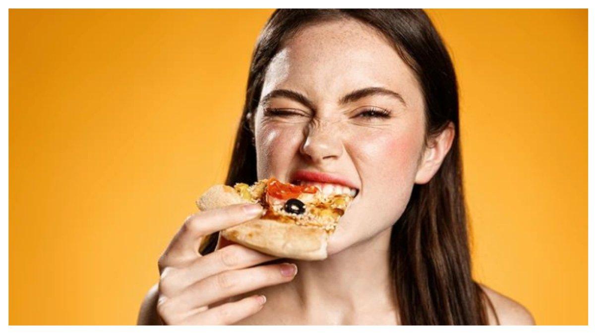 SEPOTONG PIZZA - sepotong pizza memiliki jumlah kalori yang hampir sama dengan semangkuk sereal dan susu.