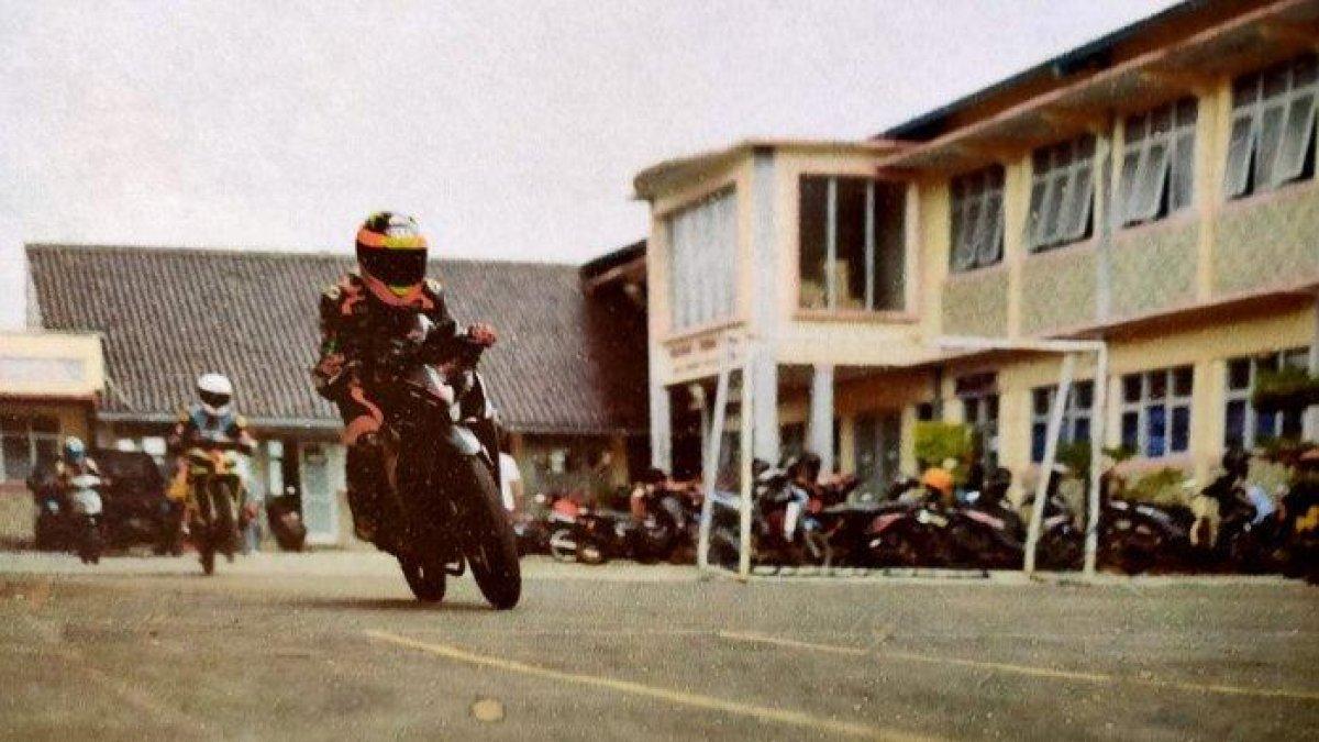 SMK Korpri di Kabupaten Majalengka menyediakan Eskul road race dan grasstrack.