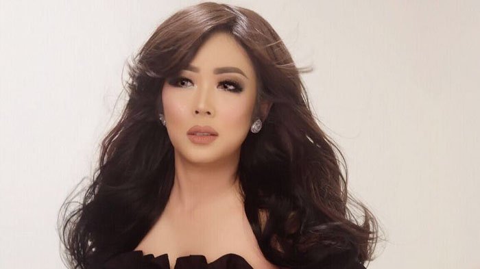 Tampil Memesona dengan Warna dan Model Rambut Baru, Soimah Dibilang