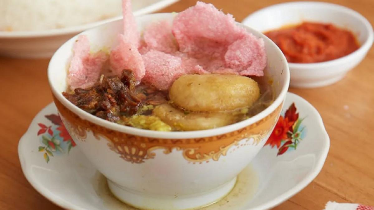 Inilah cara mudah membuat Soto khas Padang, Sumatera Barat, kuncinya daging harus digoreng kering, rasanya gurih dan kuahnya bikin nagih