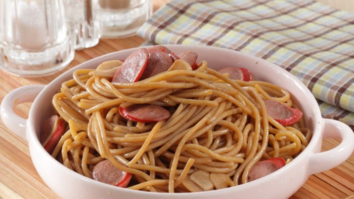 Menu yang perlu kamu hindari saat sahur selanjutnya adalah makanan cepat saji.