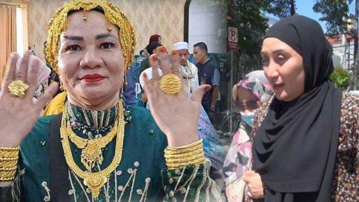 Suarnati Daeng Kanang (46) saat pamer emas