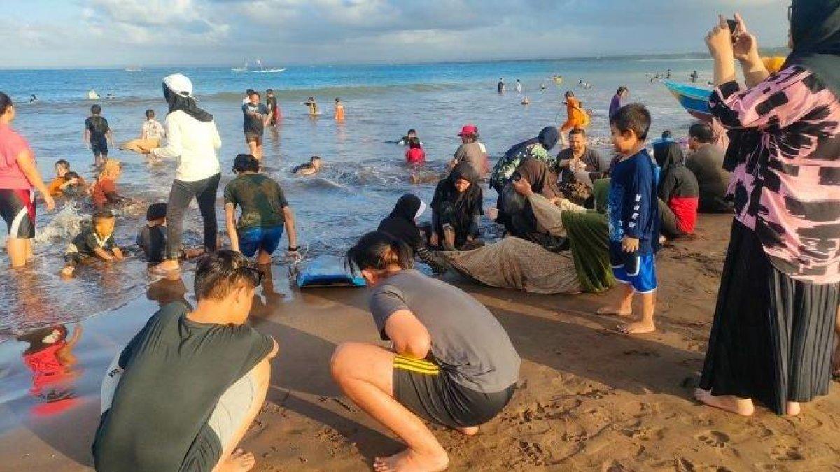 Suasana di sekitar Pos 2 objek wisata Pantai Barat Pangandaran, Jawa Barat, Minggu (2/7/2023) pagi. Seorang bocah dari Bandung menjadi korban kecelakaan di tempat wisata di Pangandaran.