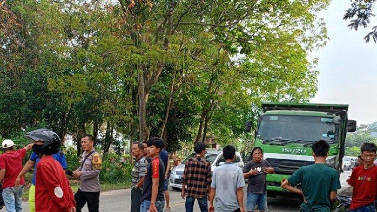 Suasana pasca kecelakaan lalu lintas