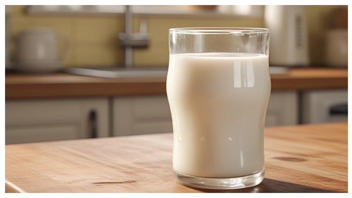 SUSU SAPI- Jika Anda merasa susu memperburuk kondisi kulit, cobalah menggantinya dengan susu nabati seperti susu almond atau beras.