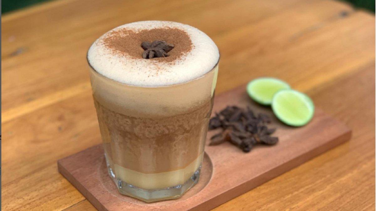 Inilah cara mudah membuat Teh Talua, minuman khas Minangkabau, SumBar, kuncinya harus sajikan panas-panas, gunakan kuning ayam telur kampung  