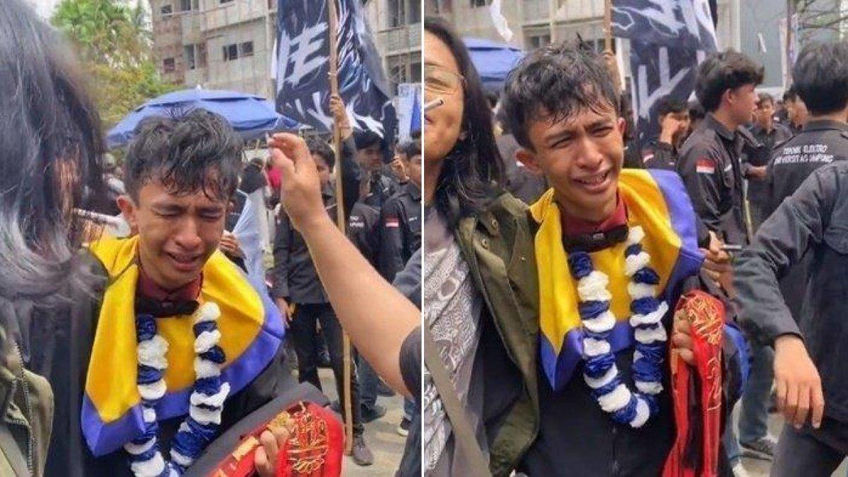 Tangis histeris mahasiswa lulus setelah 7 tahun kuliah, jurusan teknik Universitas Lampung.