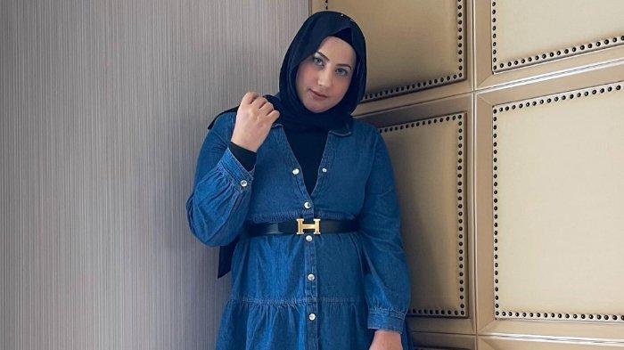 TASYI PROTES - Tasyi Athasyia ogah disebut mirip dengan Elvy Sukaesih.