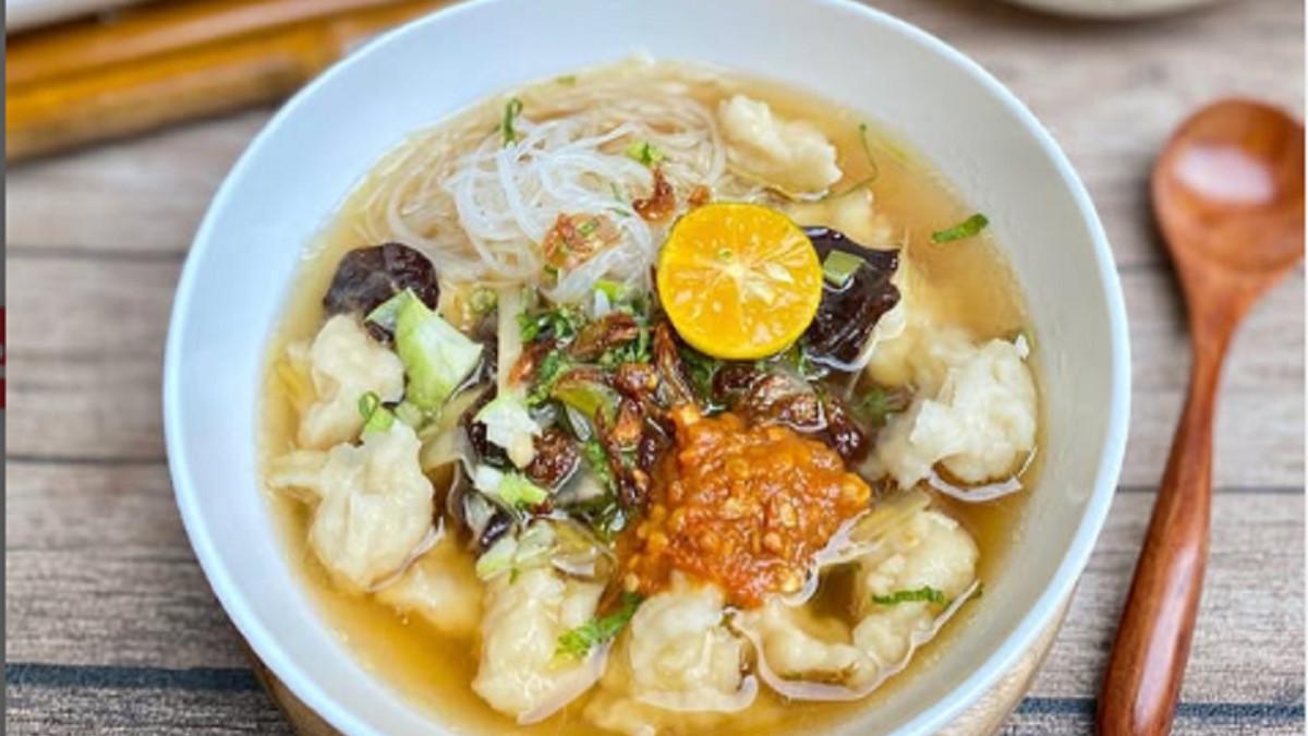 Inilah cara mudah membuat Tekwan khas Palembang, Sumatera Selatan, kuncinya masak kuah lama, membuat rasa hangatnya tahan lama di lidah