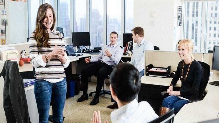 Cara terbaik dalam membuat CV yang menarik adalah memperhatikan kata-kata yang ingin digunakan.