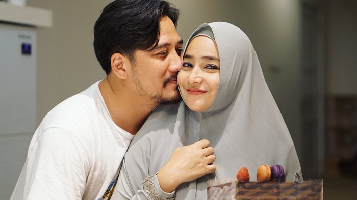 Tinggal menetap di Kanada, artinya Cindy Fatikasari dan Tengku Firmansyah harus siap memulai hidup dari nol lagi.