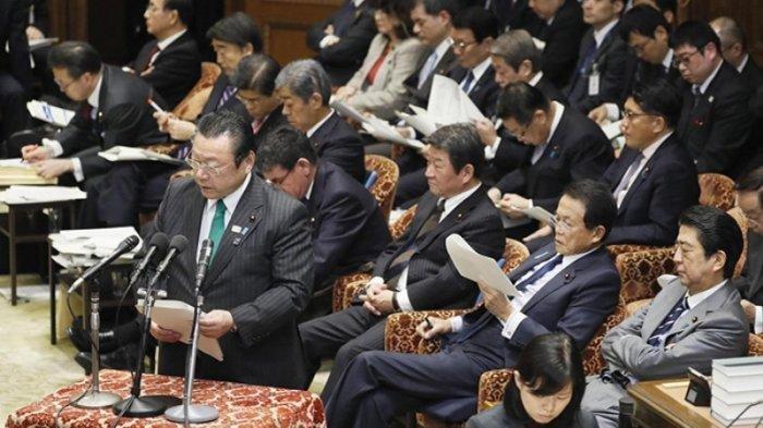 Ilustrasi cara cepat meraih sukses dengan memperluas relasi