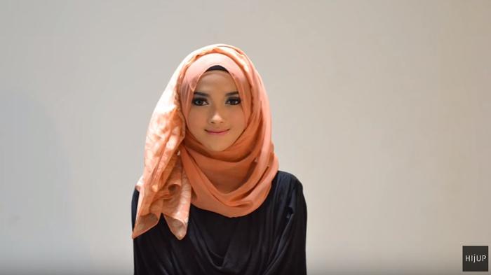 Tutorial Hijab - Yuk! Tampil Elegan Memakai Khimar Sifon dengan Model