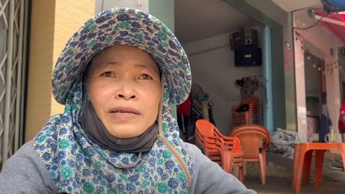 Tuyen berjuang keras demi hidupnya dan dua orang anaknya.