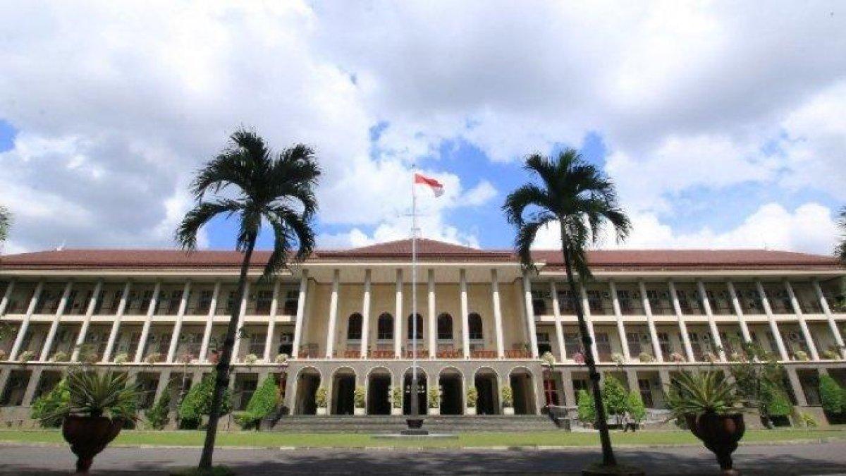 Selamat! BARU BUKA, inilah beasiswa 2023 UGM terbaru oleh Jardine UGM Scholarship 2023 untuk jenjang D4 dan S1. Segera simak syarat dan daftar!