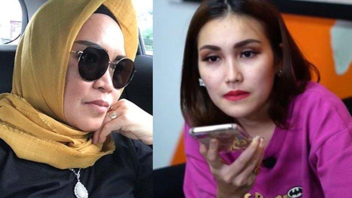 RAHASIA KARIER AYU TING TING MONCER - Selain doa yang terus dipanjatkan, Umi Kalsum juga rutin membuatkan air Yasin untuk Ayu Ting Ting.