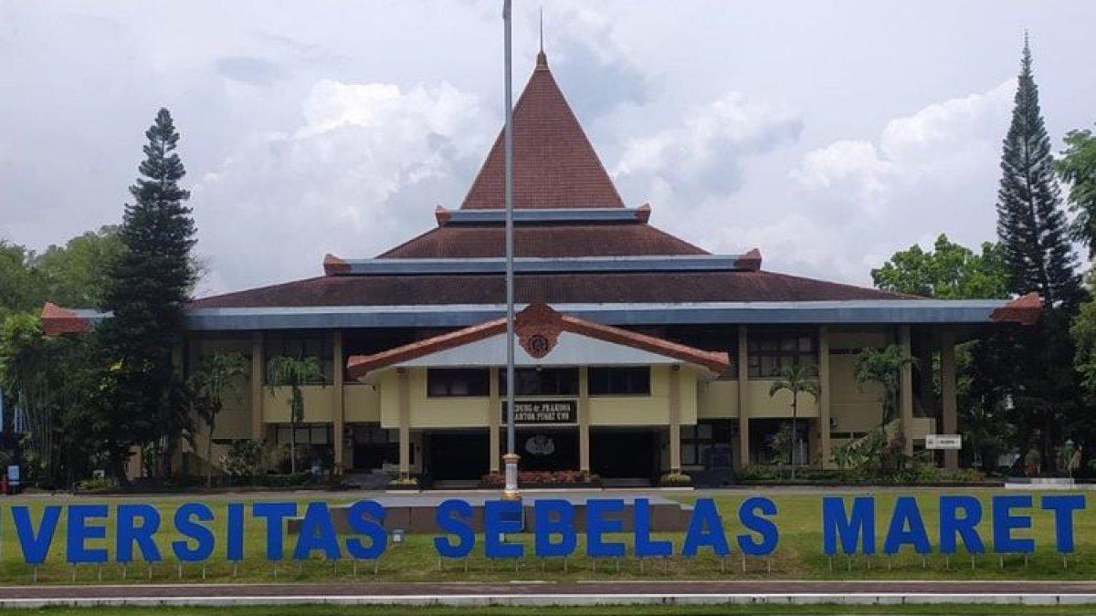Inilah biaya kuliah 2023 di 12 fakultas di UNS atau Universitas Sebelas Maret Surakarta, antara fakultas kedokteran, teknik, matematika, dll
