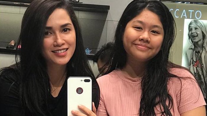 Ussy Sulistiawaty dan Nur Amalia Putri