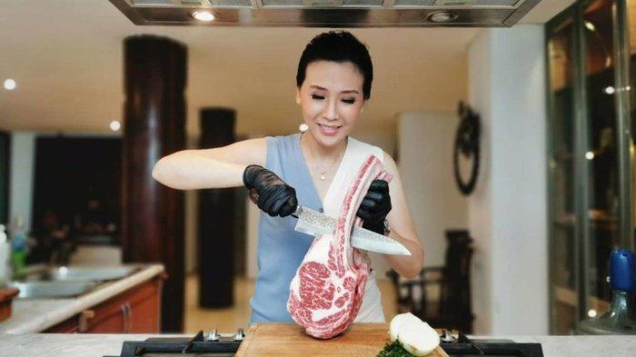 Veronica Tan pamer foto memotong daging, mantan istri Ahok kini menggeluti dunia bisnis.