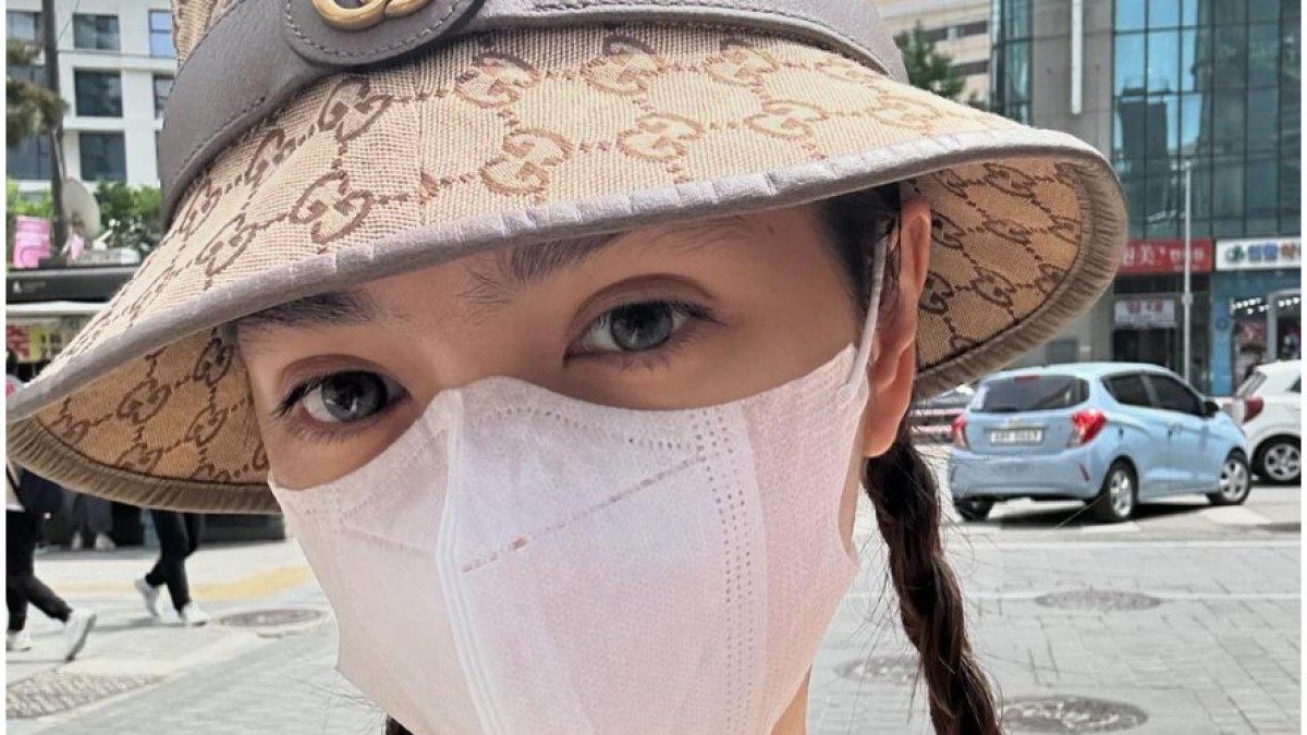 wajah Angel Karamoy sempat disembunyikan.