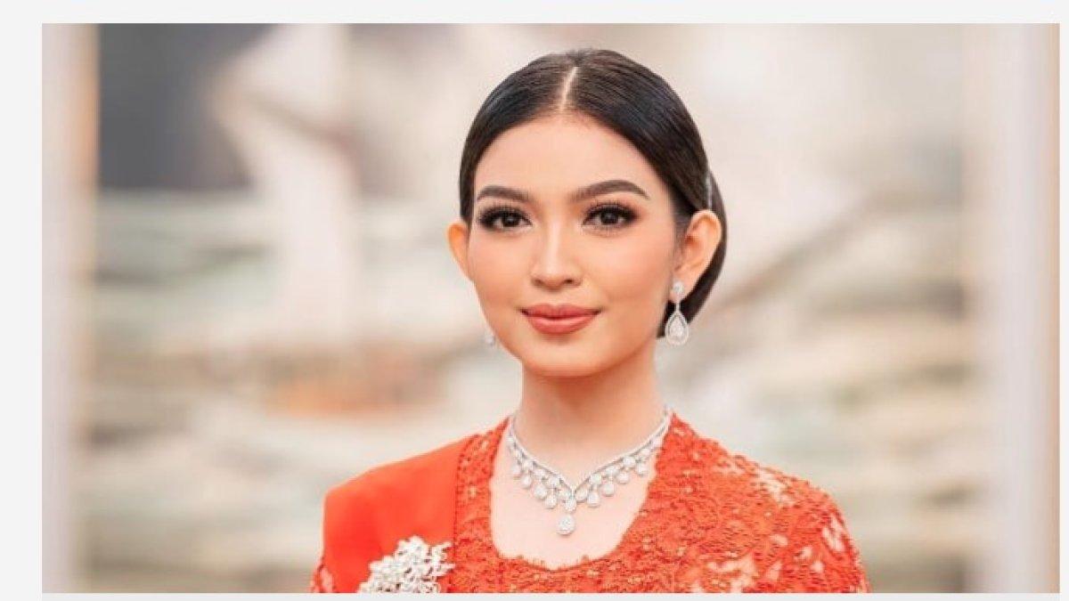 KEBAYA SELVI ANANDA - Selvi Ananda kembali tampil dengan beberapa kebaya yang mencuri perhatian