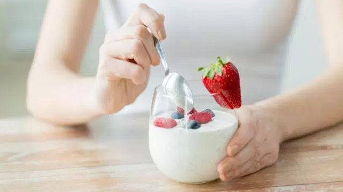 Makan camilan sehat juga bisa membantu memulihkan energi setelah berhubugan seksual.