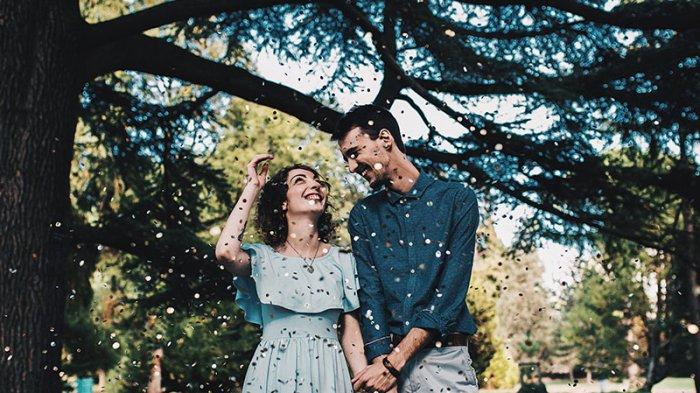 Pria yang benar-benar ingin serius denganmu pasti akan memprioritaskanmu.