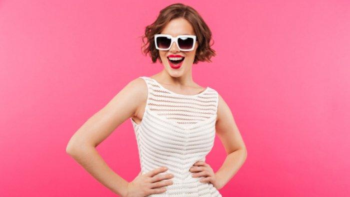 Wanita yang memiliki percaya diri terlihat lebih menarik.