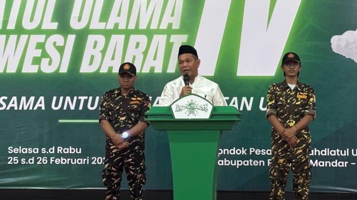 TERPILIH KEMBALI - Ketua terpilih PWNU Sulbar Adnan Nota saat menyampaikan sambutan pembukaan Konferwil ke-IV di Pondok Pesantren Nahdlatul Ummah Desa Battetangga, Kecamatan Binuang, Polman, Rabu (26/2/2025). Dalam forum musyawarah tertinggi PWNU Sulbar, seluruh pengurus cabang setuju agar Adnan Nota kembali memimpin PWNU Sulbar.