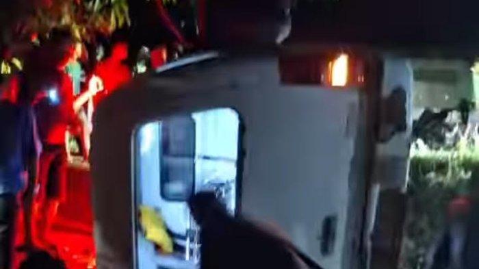Ambulans kecelakaan di Jalan poros Mamuju - mateng